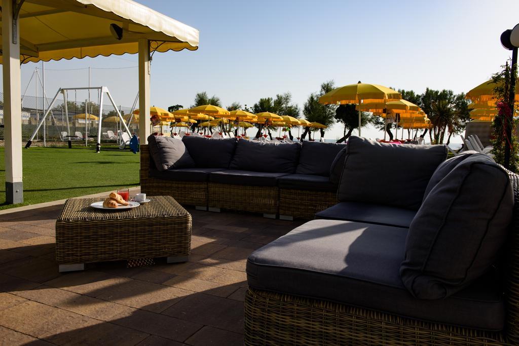 Residence Il Triangolo Roseto Degli Abruzzi Ngoại thất bức ảnh