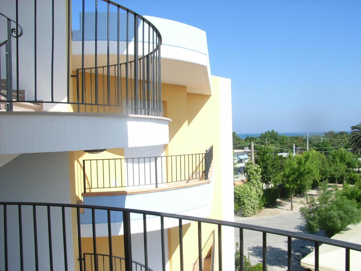 Residence Il Triangolo Roseto Degli Abruzzi Ngoại thất bức ảnh
